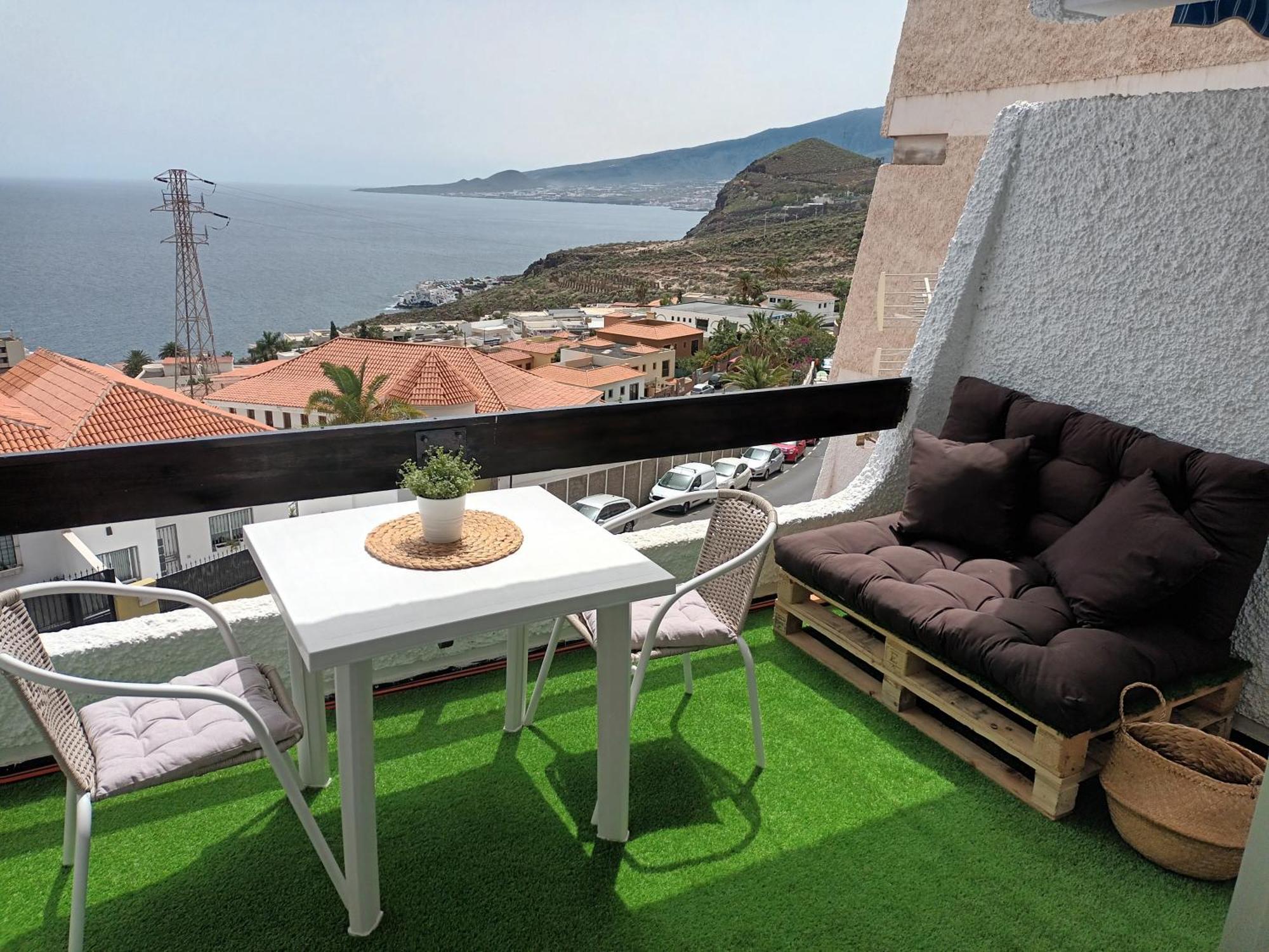 Amejica - With Terrace And Sea View